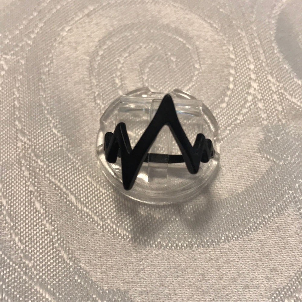 Black heartbeat ring. Size 7